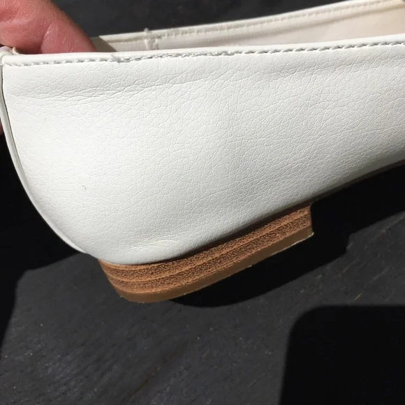 🌷🪷 Lovely white loafer flats. Only worn once on carpet for a few hours. - Picture 8 of 10
